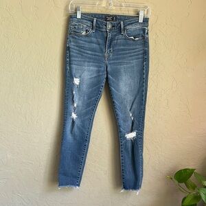 Abercrombie and Fitch Harper ankle Jean size 26 raw‎ hem distressed